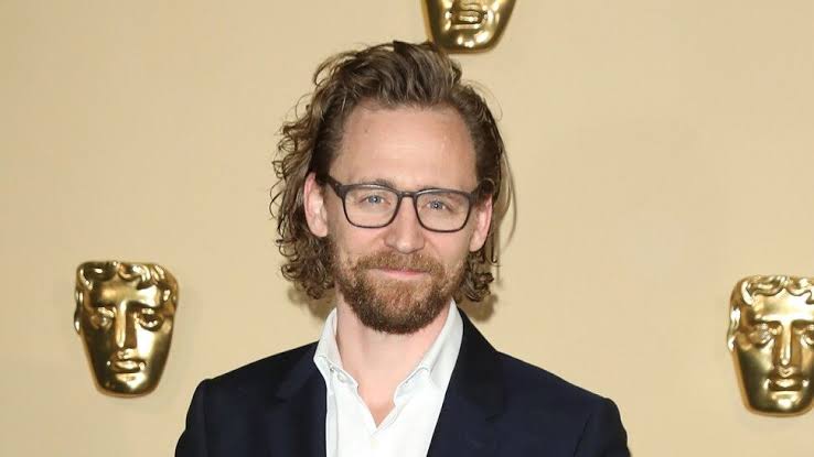 Tom Hiddleston Revealed That Chris Hemsworth Punched Him in the Face While Filming Avengers