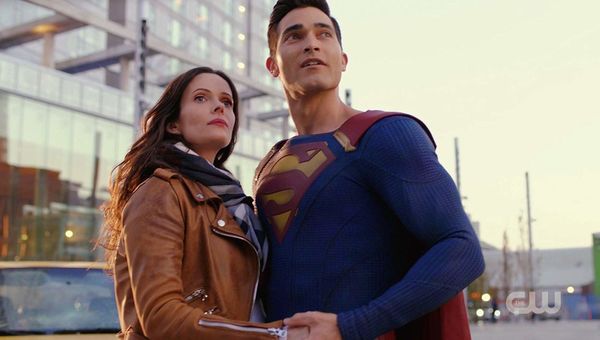 We expect to see some fun and some unexpected interactions between the Lois Lanes and Supermen. Pic courtesy: syfy.com