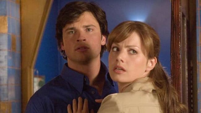 While this Twitter image might not be of Erica Durance's Lois Lane but we certainly would love for her to appear alongside Elizabeth Tulloch's version in the Crisis Crossover. Pic courtesy: comingsoon.net