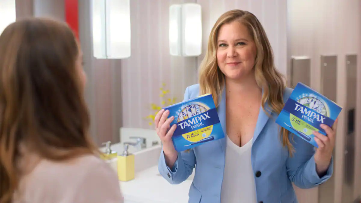 Amy Schumer in Tampax commercial