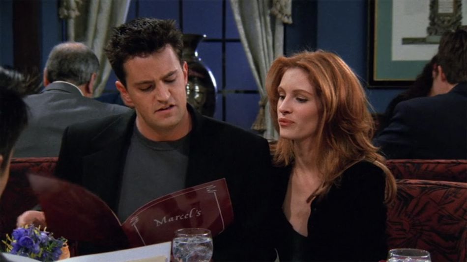 Matthew Perry and Julia Roberts in FRIENDS