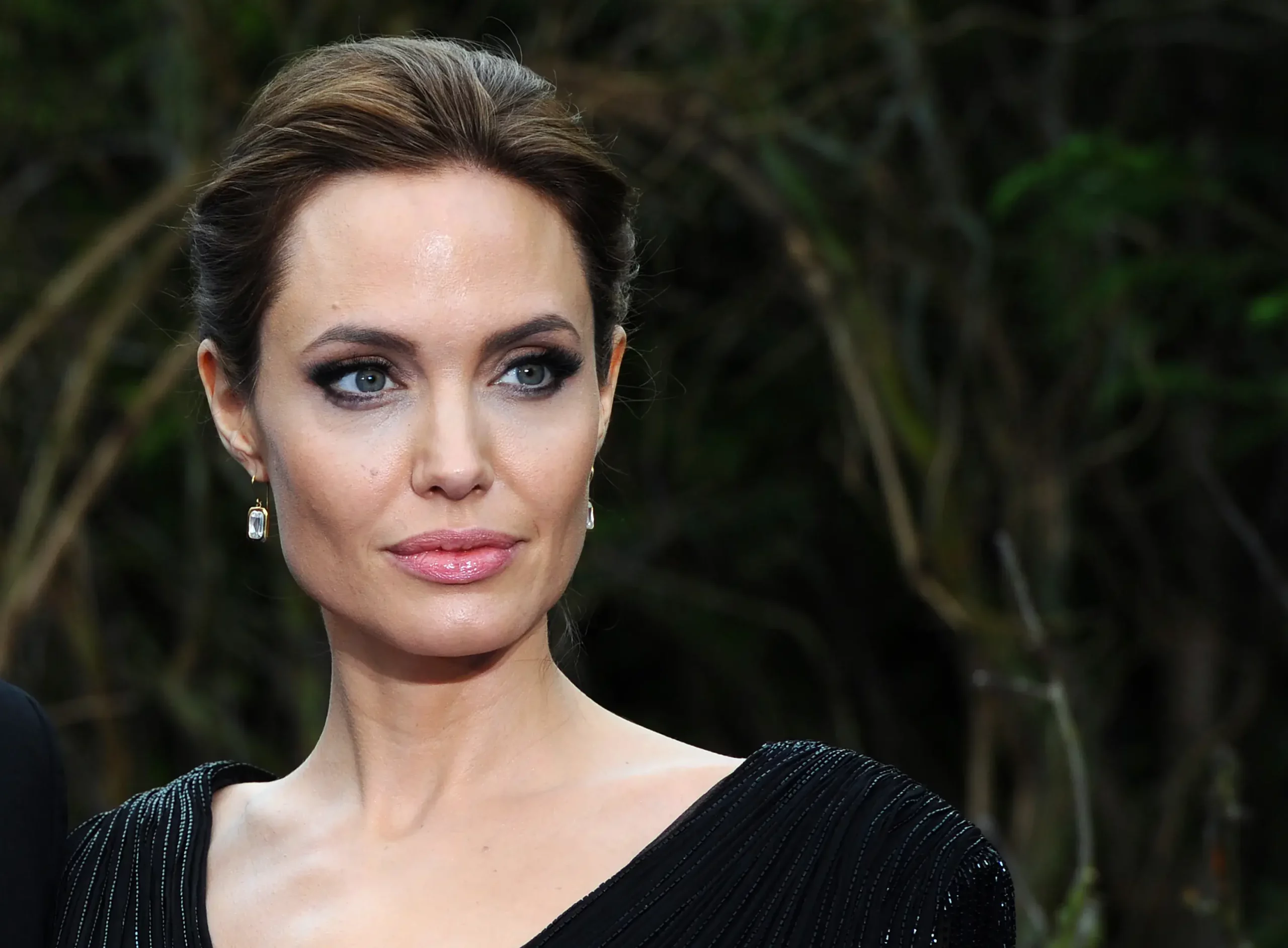 Angelina Jolie sends children for therepy