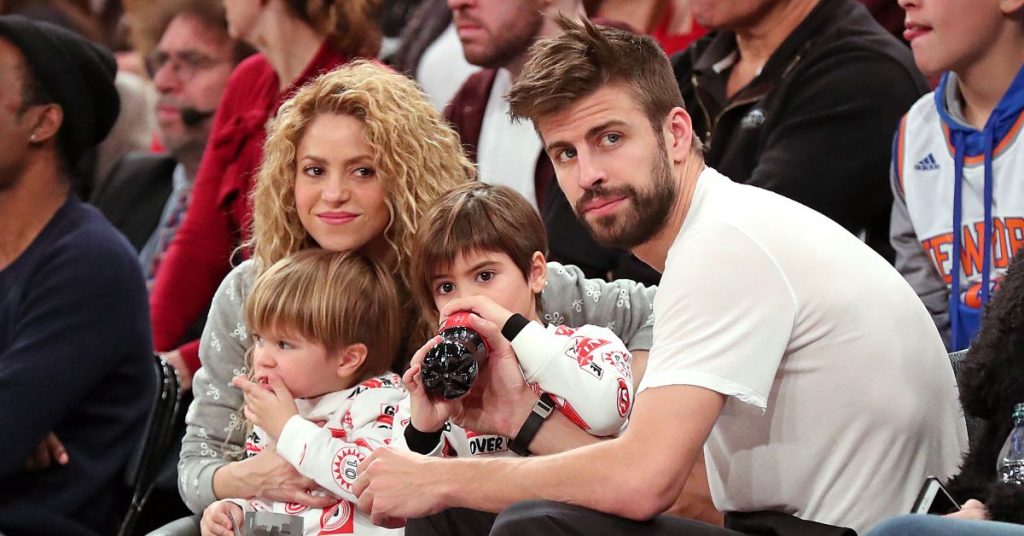 Shakira and Gerard with their kids