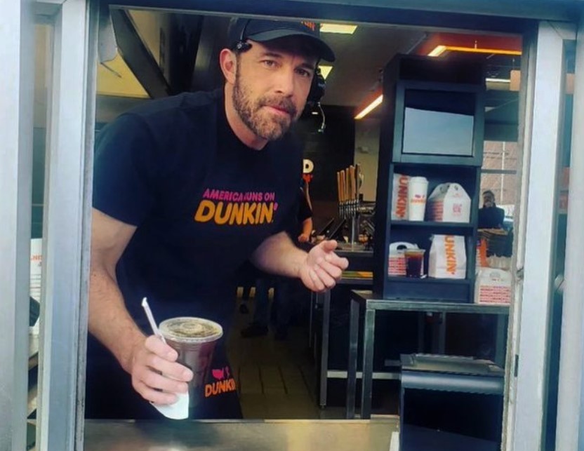 Ben Affleck was spotted serving at Dunkin' Donuts