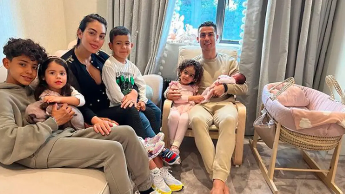Cristiano Ronaldo and Georgina Rodriguez with their kids