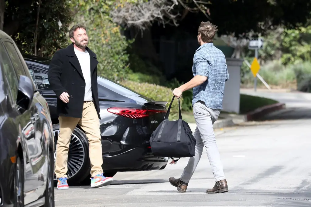 Ben Affleck meeting John Miller outside Jennifer Garner's house