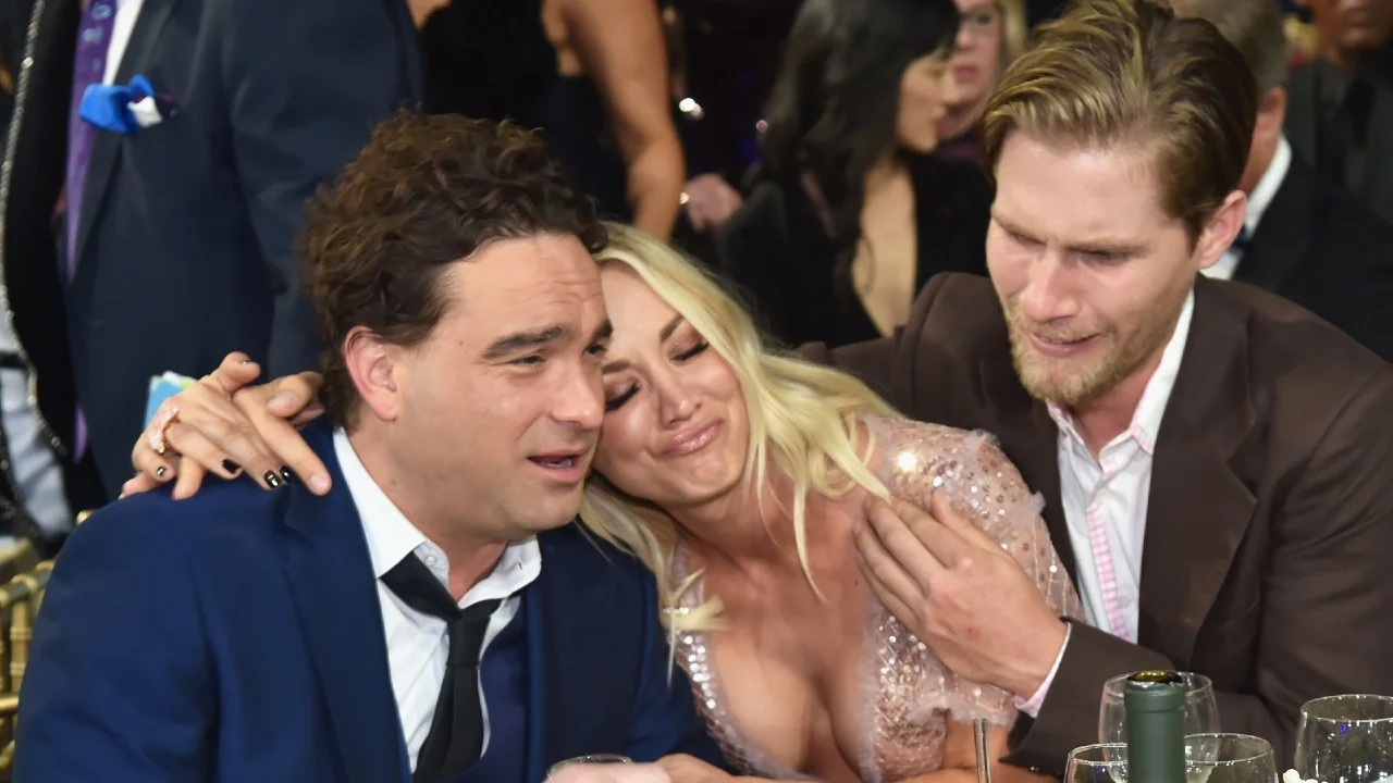Kaley Cuoco and Johnny Galecki cried together during their time on The Big Bang Theory