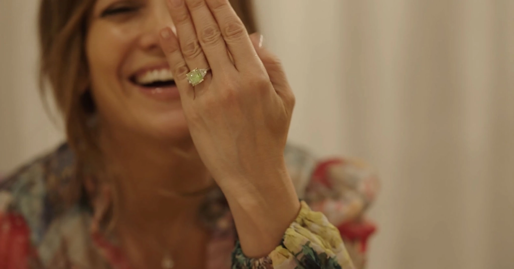 Jennifer Lopez flaunts new green diamond engagement ring
