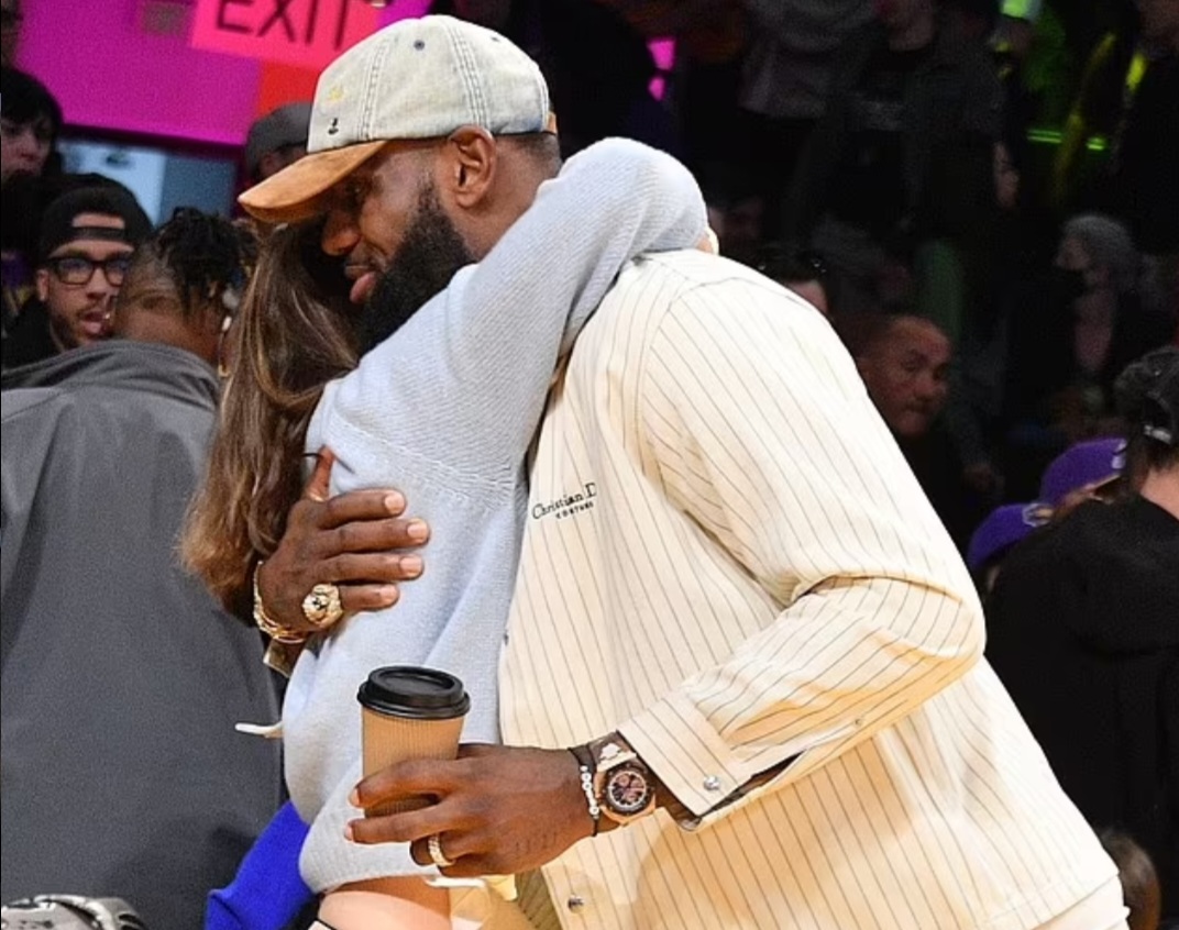 Jennifer Garner was spotted hugging Lakers' player Chris Brown